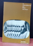 Livro Colecionismo conservado com Marcas do tempo.