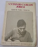 Álbum Jobim Para Violão Antigo com desgastes do uso