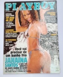 Revista de coleção bem conservada com marcas do tempo.
