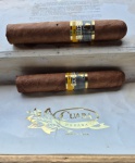 Lote de Caixa Vazia + 2 Charutos Cubanos