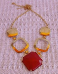 Cordão antigo dourado e Pedra Vermelha