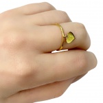 Delicado Anel em Ouro Amarelo 18Kt Com Coração pendurado , Peso:1,50Gr - Medida:16