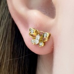 Brinco em Ouro Amarelo 18Kt Borboleta com Diamantes, Medindo 1x 0,5 cm de Diâmetro _ Peso:2,50Gr