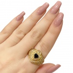 Anel em Ouro Amarelo 18Kt Pavê de brilhantes com aproximadamente 0,60Cts e uma safira em forma de coração, Medida:17 - Peso:8,60GR
