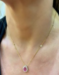 Colar em Ouro Amarelo 18kt com Rubelita e aproximadamente 0,50Cts de brilhantes , medindo 56 cm de comprimento, Peso:5,50Gr