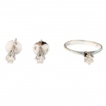 Conjunto de Anel e Brinco Solitário em Ouro Branco 18kt Totalizando aproximadamente 0,15Ct de Brilhantes - Peso:3,10Gr - Medida anel :12
