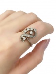 Anel em Ouro Branco 18Kt  com Brilhantes totalizando aproximadamente 0,50Cts - Medida:16 - Peso:4,90Gr