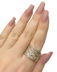 Anel em Ouro Branco 18Kt com Pavê de brilhantes com aproximadamente 0,40Ct - Peso:7,80GR - Medida:20