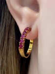 Brinco em Ouro Amarelo 18Kt com Rubis indiano (Tipo Argola), 2,0Cm de diâmetro - Peso:5,0GR
