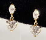 Par de belíssimos brincos em ouro amarelo 18 k, tendo cada um diamante cor JK e pureza SI, lapidação
