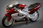 Miniatura de motocicleta Yamaha Thunderace na cor vermelho metálico com detalhes em prata, logotipo