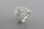 CARLA AMORIM Anel em Ouro Branco 18k com Águas Marinhas Lap. Navete e Aprox. 1.55ct de Brilhantes -