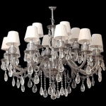 Elegante lustre italiano para 18 luzes, braços em curva e contra curva, com contas, gotas e pingent