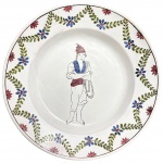 PORTUGAL - Medalhão para parede em faiança portuguesa adornada com figura humana masculina ao centro e ramalhete de flores. Registro e assinatura no verso. Mede 31,5cm diâmetro.