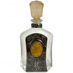 ITALIA - garrafa para uisque em cristal italiano ACQUACHIARA, detalhes em metal espessurado a prata e resina italiana. Periodo 1900. Acompanha tampa. Mede 27 x 15cm.