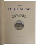 MADAME LOUIS HERMITE - Raro exemplar do livro LA VIE DUN PALAIS DANOIS, foram feitos somente 600 exemplares sendo este numerado 393, dedicado de próprio punho a JOSE CORTEZ criador da embaixada francesa no Rio de Janeiro. Assinado pela autora e datado 1936, em capa dura, perfeito estado. Mede 40 x 30cm.