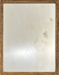 Antigo espelho para parede com proteção de moldura mede madeira com acabamento em folha de ouro, entalhes florais nas quinas. Mede 76 x 96cm.
