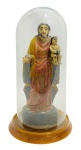 MINAS SÉC XIX - Antiga imagem sacra representando São José com menino Jesus, esculpida em madeira nobre com acabamento em rica policromia, protegida por redoma de cristal translúcido e base circular. Meados séc. XIX. policromada. Medida total 24cm.