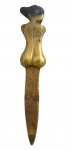 SUZANA LEVY (Rio 1937 / idem 2023) - Escultura em bronze "nu feminino", peso para papel e ou abridor de cartas, no formato punhal, assinada. Mede 25cm.