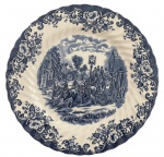 ENGLAND  JOHNSON BROTHERS - Antigo prato raso de coleção em faiança inglesa adornado com carruagem e flores. Possui registro. Mede 25cm diâmetro.