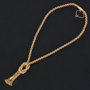 Colar em ouro amarelo 16 k, modelo torçaide, com pendente em formato de nó, com dois sinos finlizand