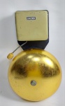 Antiga Campainha em metal - SINCRON - Utilizada em Escolas e Fábricas. Medida: 26 cm de alt x 15,5 cm de diâmetro x 7,5 cm. OBS: Apesar de conservada não foi testada, conforme fotos.