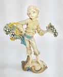 SIMONELLI - Antiga e Linda Escultura Italiana em Resina de Poliéster - Vendedor de Uvas - Medida: 16 cm de altura x 13 cm x 5 cm. Peça assinada, conforme fotos. ITALY.