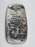 Linda , Pequena e Decorativa Bandeja/Petisqueira em Aço Inox - WOLFF - Decorada com Imagens do Brasil em alto relevo. Medida: 17,5 cm x 9 cm x 1 cm.