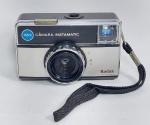 Antiga Câmera Fotográfica - KODAK INSTAMATIC 155X - Filme 126 - Mecanismo Funcionando - Medida: 11,5 cm x 7 cm x 6 cm. Conforme fotos.
