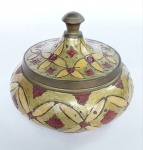Lindo Pote Indiano Porta Joia/objeto em espesso Bronze. Medida: 12,5 cm de diâmetro x 10 cm de altura. Made in Índia. Conforme fotos.
