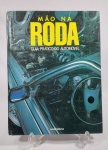 Livro - ''Mão na Roda'' - Guia Prático do Automóvel - Volume 3 - Ano: 1984 - Capa dura - 235 páginas conservadas com ilustrações - Rio Gráfica - Medida: 28 x 21 x 2 cm. Conforme fotos.