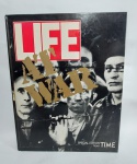 Livro Raro - LIFE AT WAR - Special Edition From TIME - 1985 - Time-Life Books - Capa dura - 177 páginas conservadas com riqueza de ilustrações e textos - Idioma: Inglês - Medida: 34 cm x 27 cm x 2 cm. Conforme fotos.