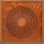 #E- Magnifica mandala Torus, executada toda em marchetaria. 55x55 cm