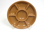 Lote contendo uma  petisqueira da tradicional Porcelana Rio Branco (Estado da Guanabara) década de 1960, de ceramica marrom vitrificada com 7 compartimentos, marcada ao fundo e uma de ceramica marrom fosca com 4 divisórias Diam 30 e 21 cm