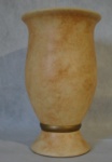 Linda Jarra para flores em cerâmica antiga, base aveludada, policromia em amarelo e marrom - Med.30 cm