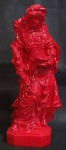 Grupo escultórico em estuque laqueado no padrão vermelho representando dama segurando vaso numa mão e ramo na outra.  Alt.= 30cm.