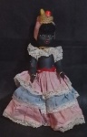 Boneca Antiga em plástico duro, baiana preta com vestido rendado. Med. 23cm altura.