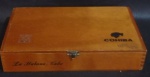 Interessante Caixa para acondicionamento de charuto Cubano Cohiba. Med. 28cm x 17cm x 5cm