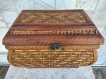 Grande CESTO /BAU  em vime com detalhes em madeira e ferro. Medidas 41 cm , 25 cm e 32 cm