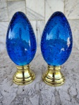 Par de lindas PINHAS em cristal de Murano com bolhas internas e suporte em metal dourado. Altura 18 cm.