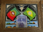 Quadro com motivos de Brasil e Portugal , bandeiras e ícones com decoração em asas de borboleta . Moldura em madeira trabalhada Década de 60. Medidas 49 x 39 cm