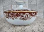 Sopeira em porcelana nacional da marca RENNER . Mede 12 /21 cm