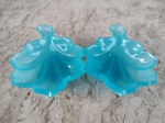 OPALINA : Par de covilhetes em opalina azul forte . Medidas 14 x 10 cm.