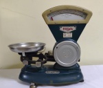 FILIZOLA - Balança de ferro tipo L, COM NUMERAÇAO - carga máxima 2 kg com divisao de grama a grama .FUNCIONANDO . OTIMO ESTADO . Comprimento 40 cm e altura 45 cm . Peca pesada não pode ir pelos correios.
