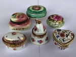Lote com seis caixinhas de coleçao  de porcelana de diferentes modelos , incluindo uma  inglesa.