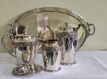 Baixela de chá e café com bandeja , bule de chá -20 cm , bule de café  23 cm , leiteira 13 cm ,pratinho 13 cm e bandeja 54 x 30 cm  com alças.