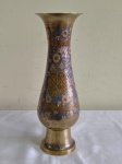 VASO  em bronze esmaltado na tonalidade azul com decoração de PAVÃO E FOLHAGENS. Altura 29 cm.