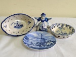 Peças com cenas holandesas : sineta de mesa -10 cm , prato de porcelana com cena de moinho -13 cm , cestinha oval e redonda 14 x 10 cm e 11 x 2,5 cm