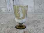 MARY GREGORY -  ( 1958 - 1908 ) Graciosa taça  retratando  "Criança " pintada artisticamente no seu tradicional esmalte branco leitoso . EUA SEC,XIX. Altura 12 cm.
