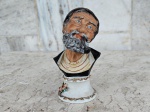 Porcelana CAPODIMONTE :  Escultura em porcelana representando Marujo . A porcelana CAPODIMONTE é a mais antiga porcelana italiana . Marca de Nápoles . mede 14 cm.
